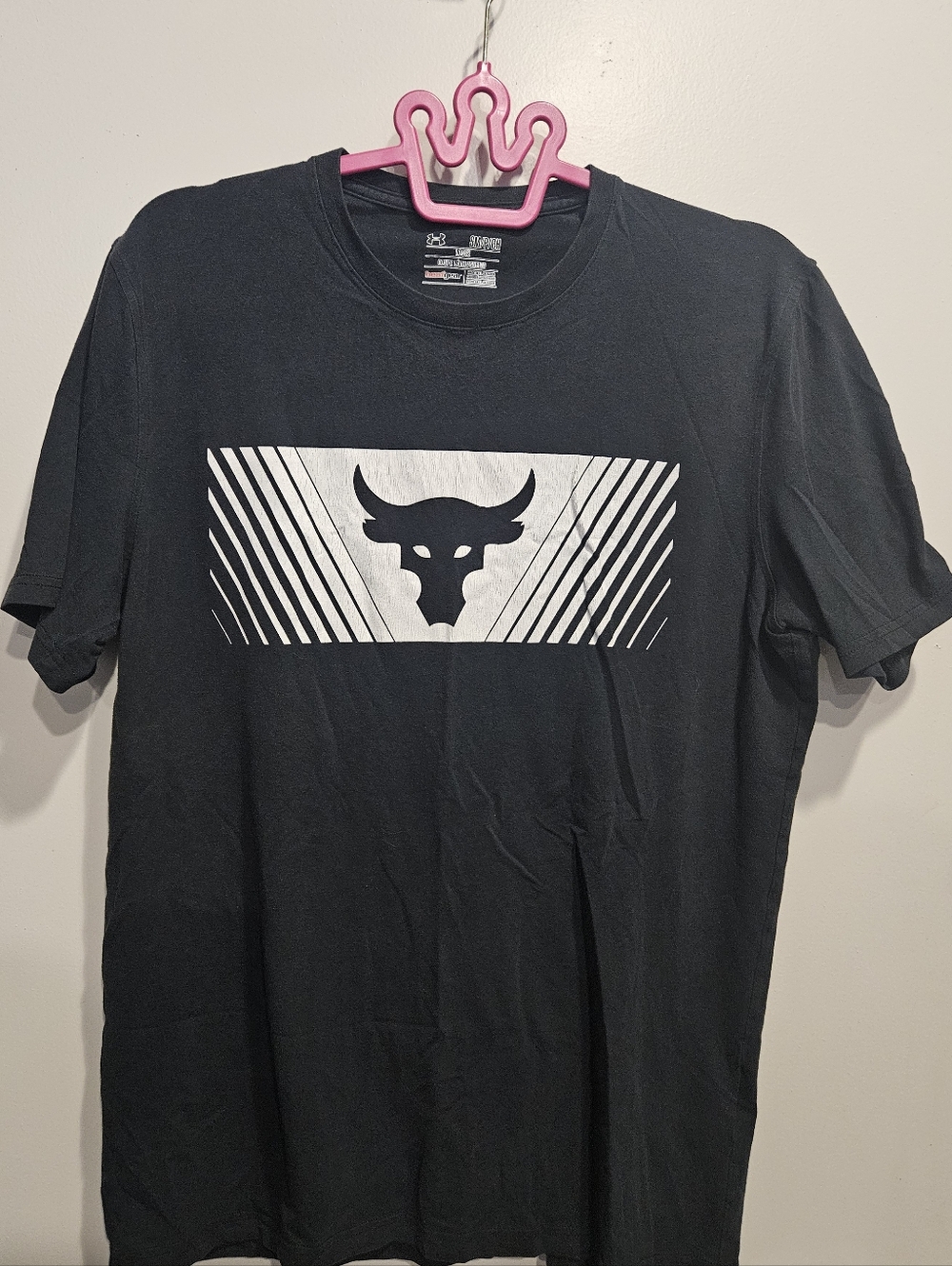 Under Armour The Rock's Loose Heat Gear Graphic Tee with White Bull Logo Small